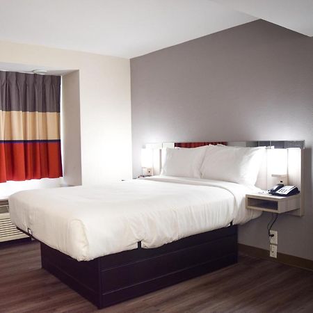Travelers Inn And Suites Ралі Екстер'єр фото