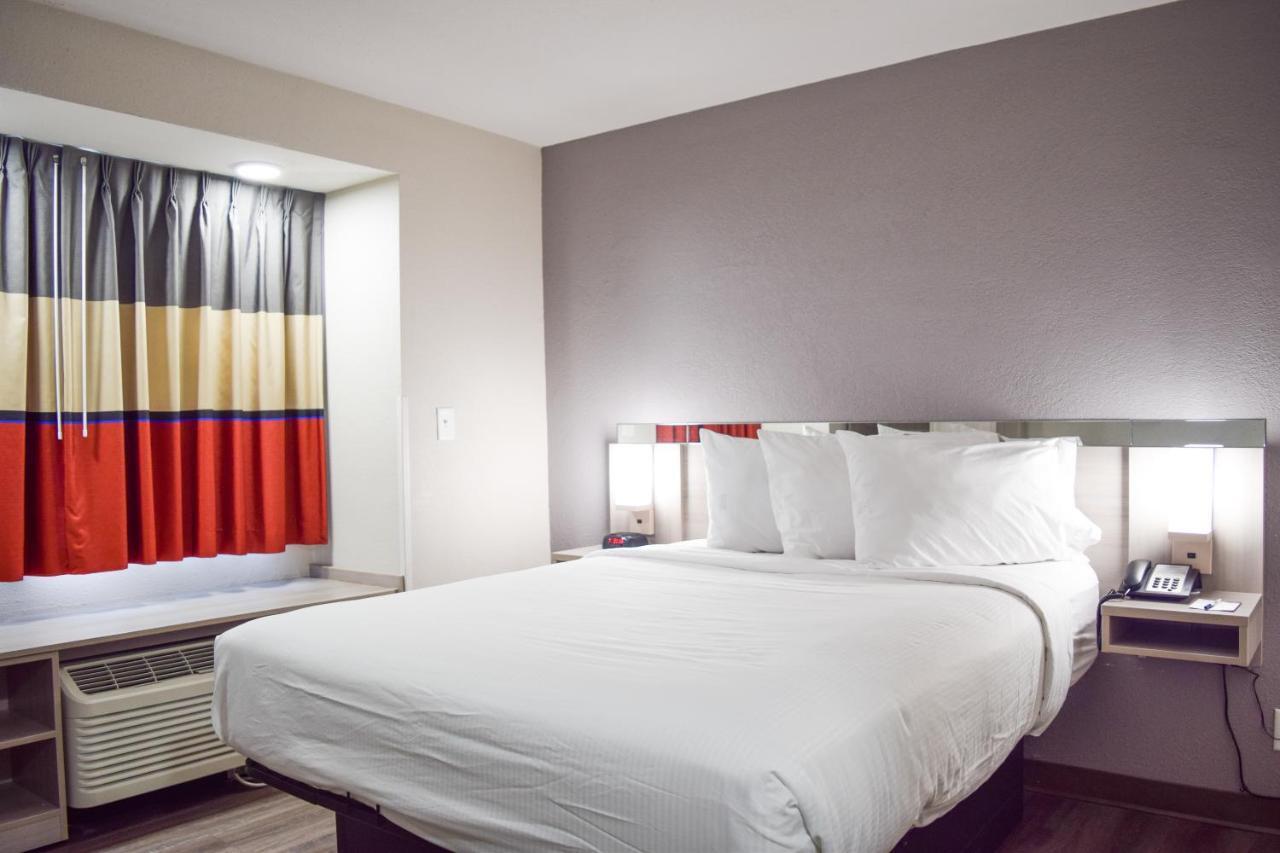 Travelers Inn And Suites Ралі Екстер'єр фото