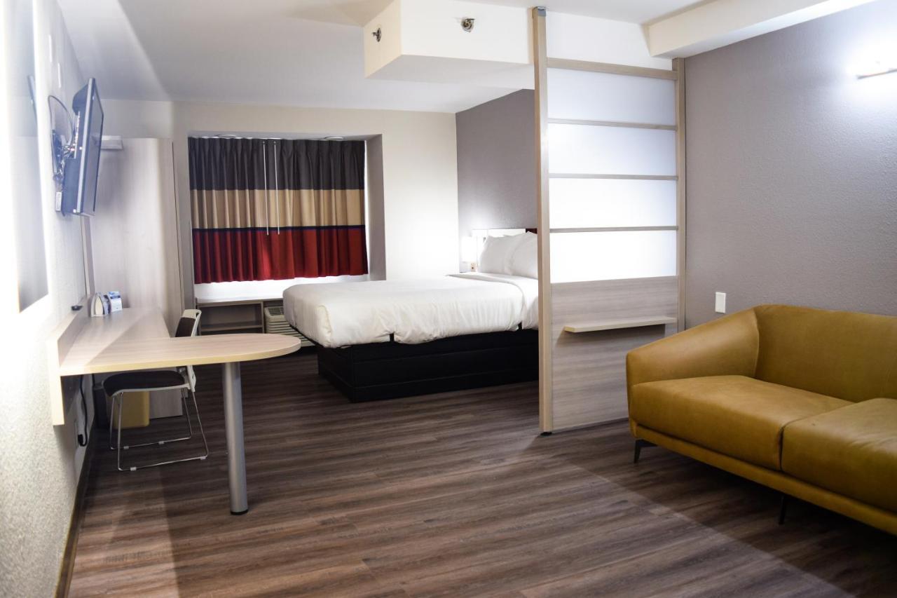 Travelers Inn And Suites Ралі Екстер'єр фото